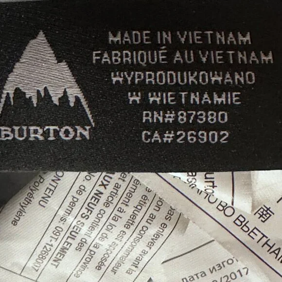 Burton Snowboards Insulated Lunch Bag Forest Print - Small Puncture on Interior - Picture 5 of 16